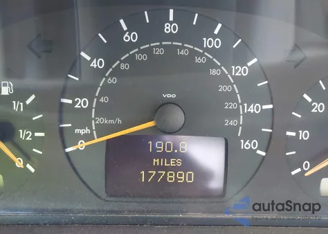 2002 Mercedes-Benz Clk 320 z USA, uszkodzony, nr VIN WDBLK65G22T120317